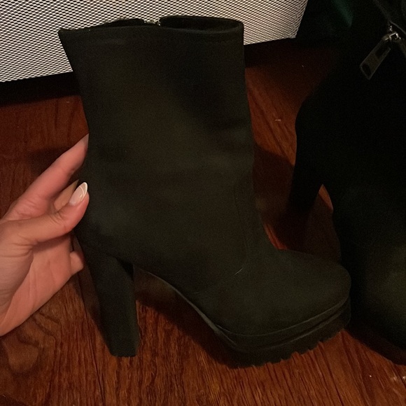 Like new worn once All saints suede and shearling lined gosset boot - Picture 4 of 5